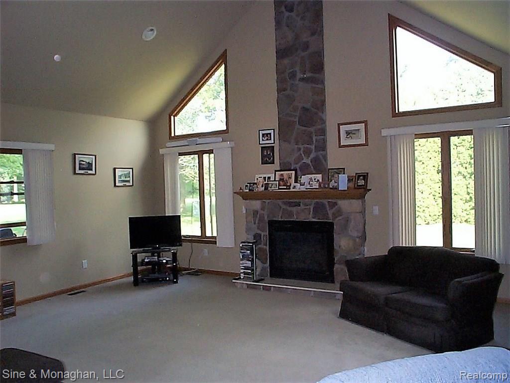 339 Cox Road St. Clair, MI 48079 - Photo 29 of 53 29 GREAT RM 339 COX.JPG