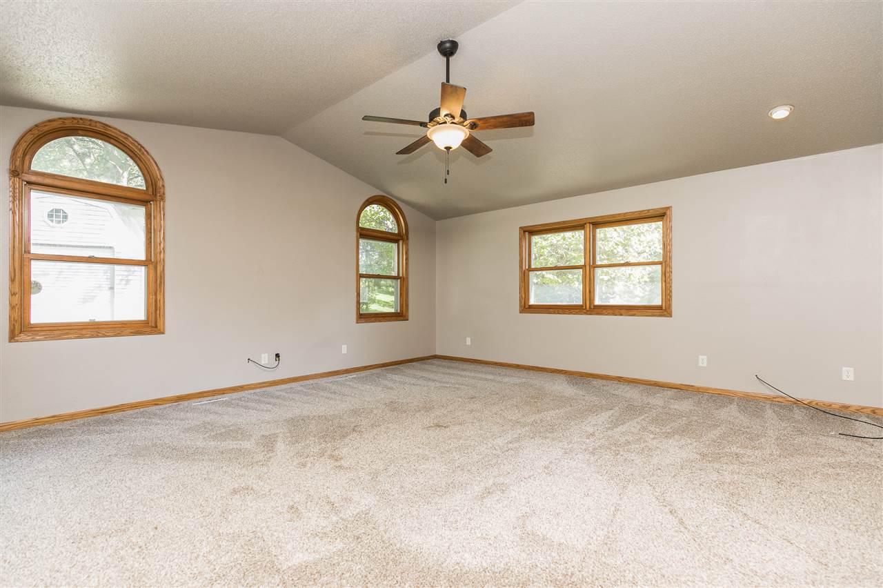 170 Chatham Road Northeast Cedar Rapids, IA 52402 - Photo 7 of 50 Gallery Image 7