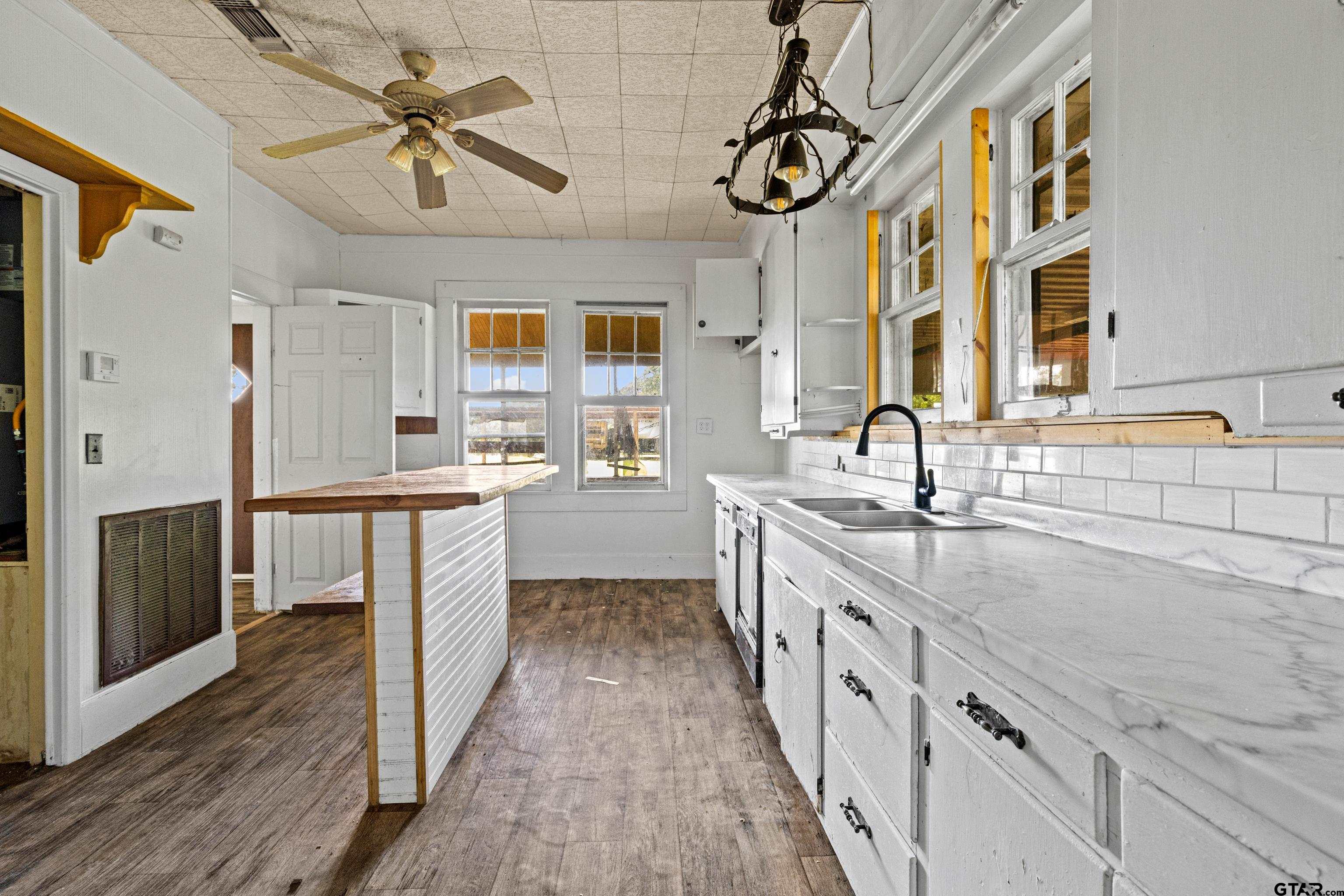 304 Daingerfield Street Naples, TX 75568 - Photo 18 of 38
