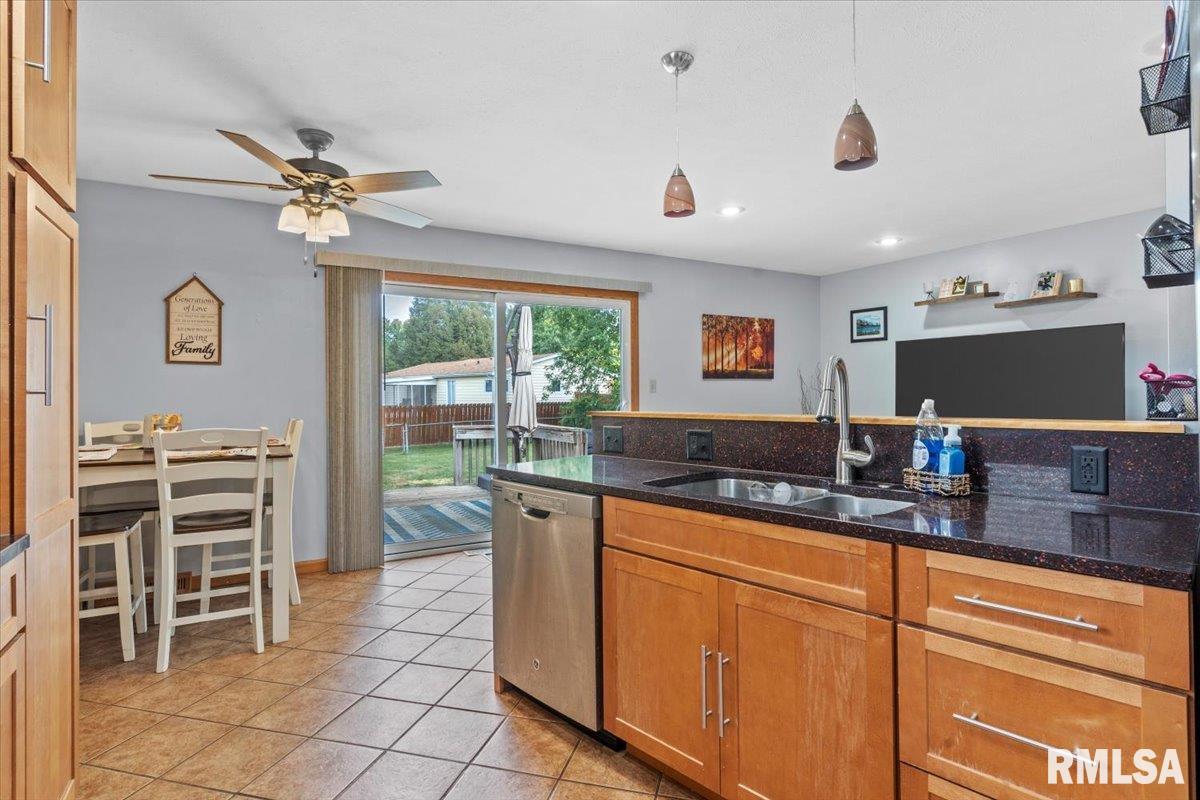 2029 Croydon Drive Springfield, IL 62703 - Photo 13 of 37