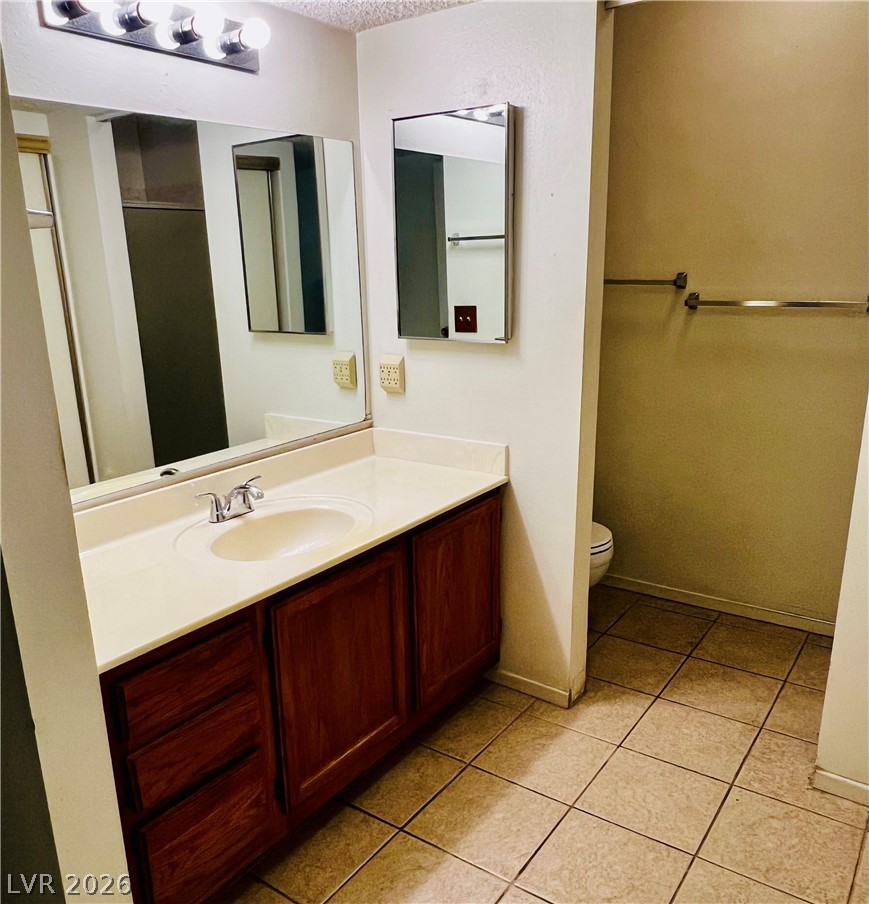 709 Ridgemount Drive Las Vegas, NV 89107 - Photo 26 of 40 Primary bath has large counter with sink.