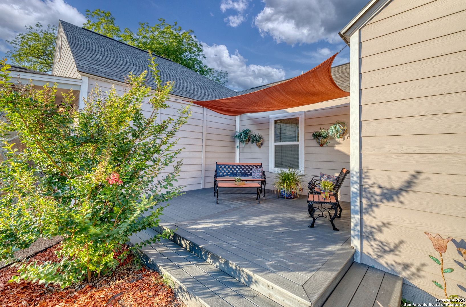 1100 North High Street Uvalde, TX 78801 - Photo 26 of 40 a backyard of a house with table and chairs