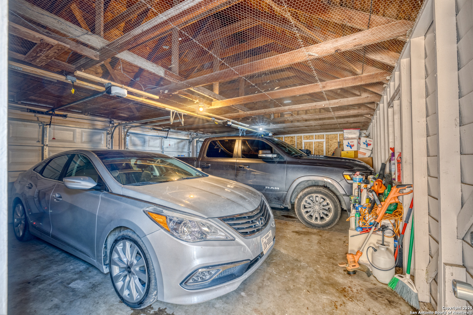 1100 North High Street Uvalde, TX 78801 - Photo 39 of 40 a utility room with dryer and washer