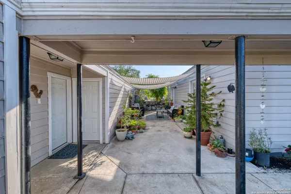 $475,000 | 1100 North High Street, Uvalde, TX 78801