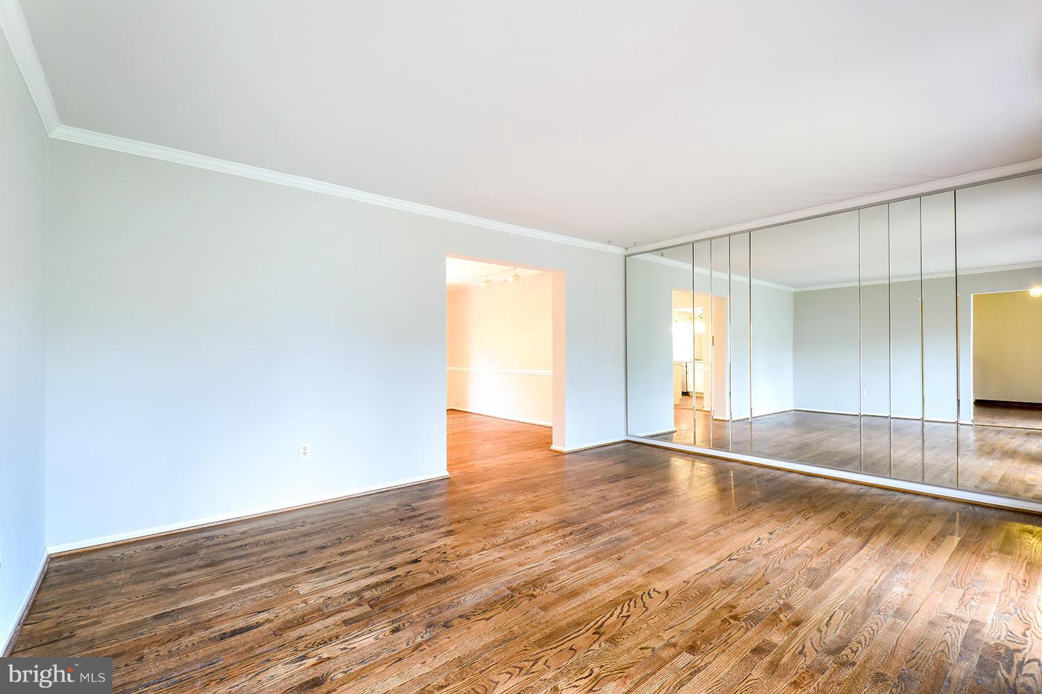2 Middlebridge Court Silver Spring, MD 20906 - Photo 5 of 30 Living Room