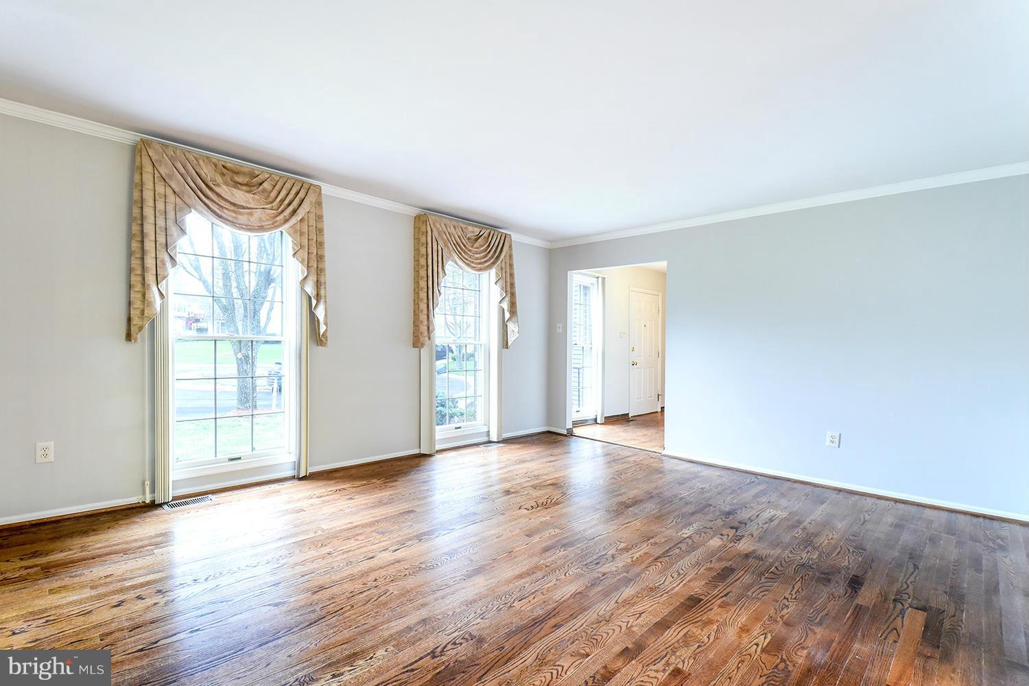 2 Middlebridge Court Silver Spring, MD 20906 - Photo 7 of 30 Living Room