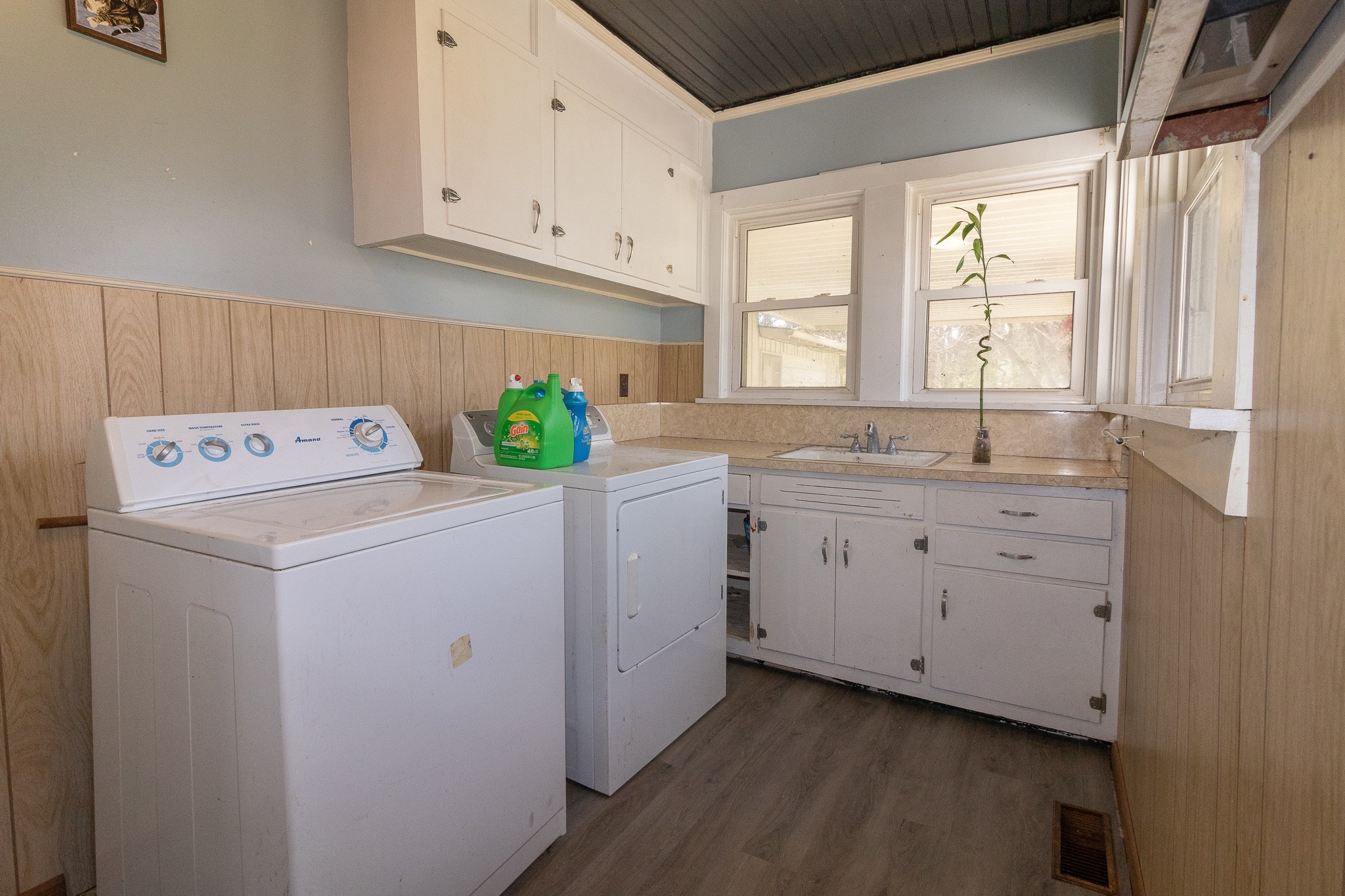 201 South Tunnel Road Portland, TN 37148 - Photo 17 of 41 a utility room with dryer and washer