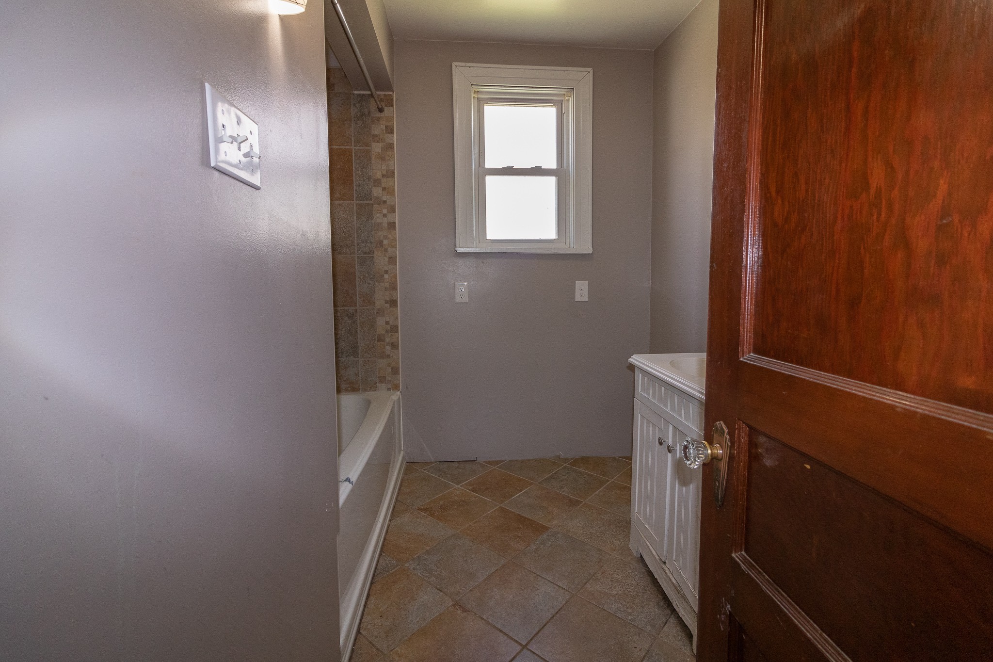 201 South Tunnel Road Portland, TN 37148 - Photo 22 of 41 a view of entryway with window
