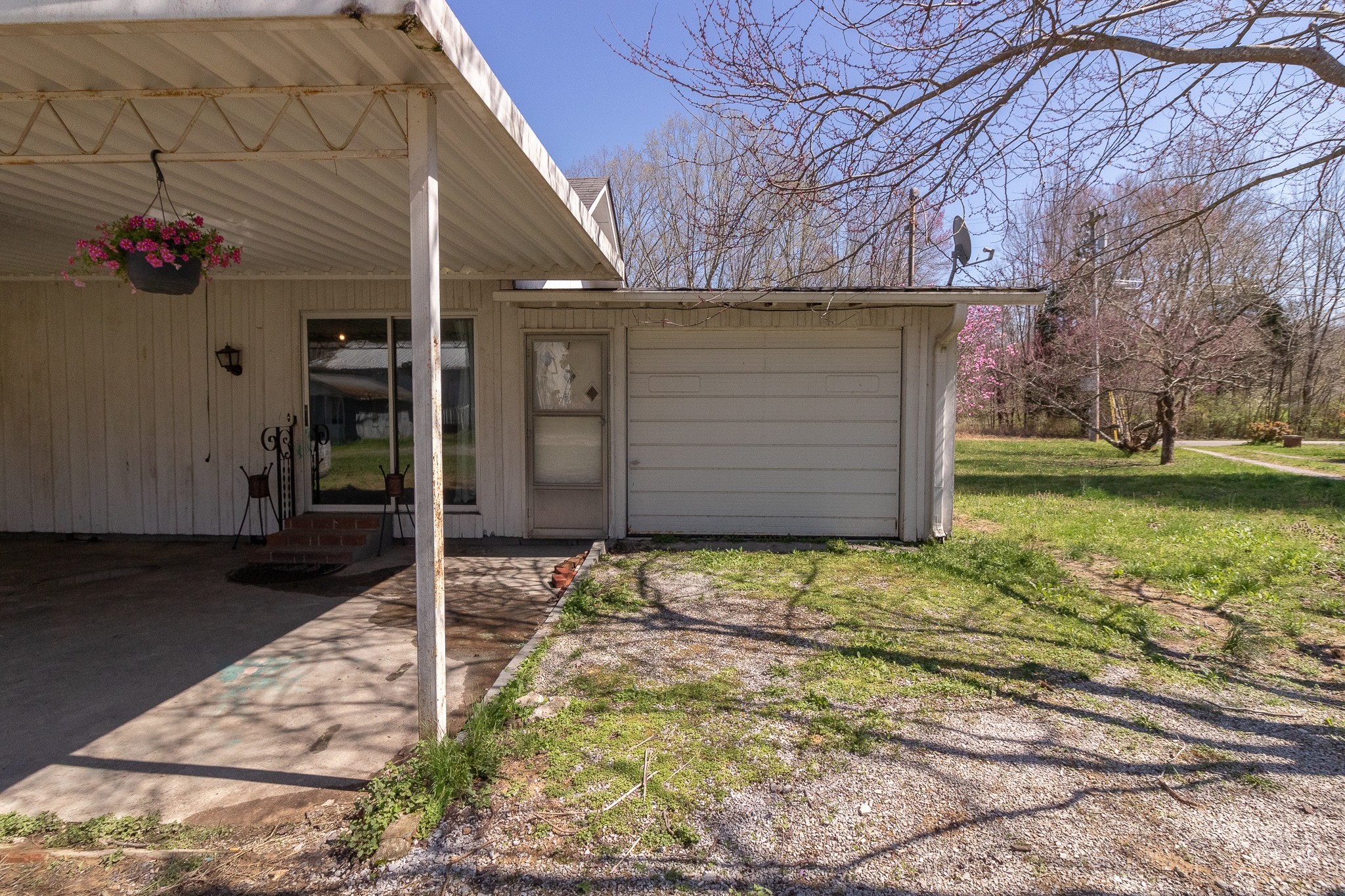 201 South Tunnel Road Portland, TN 37148 - Photo 6 of 41 a backyard of a house
