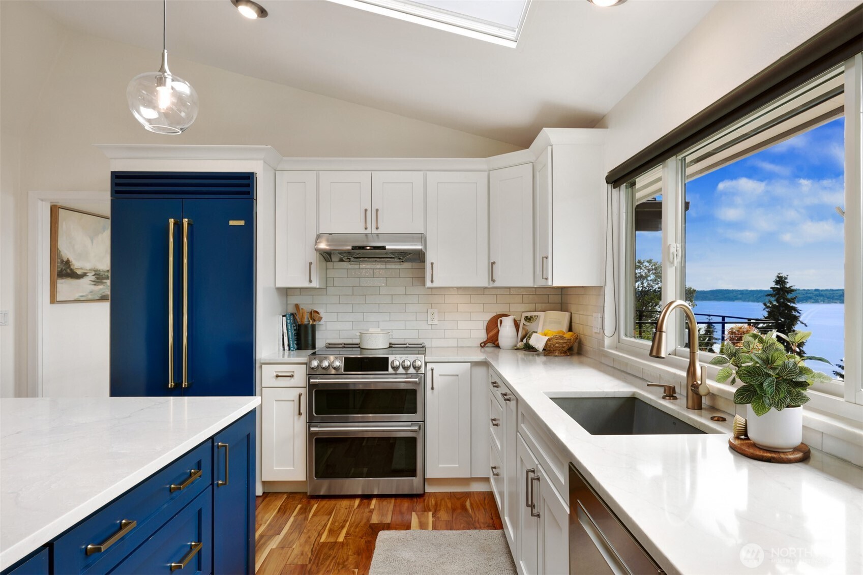 10960 39th Avenue Southwest Seattle, WA 98146 - Photo 16 of 35