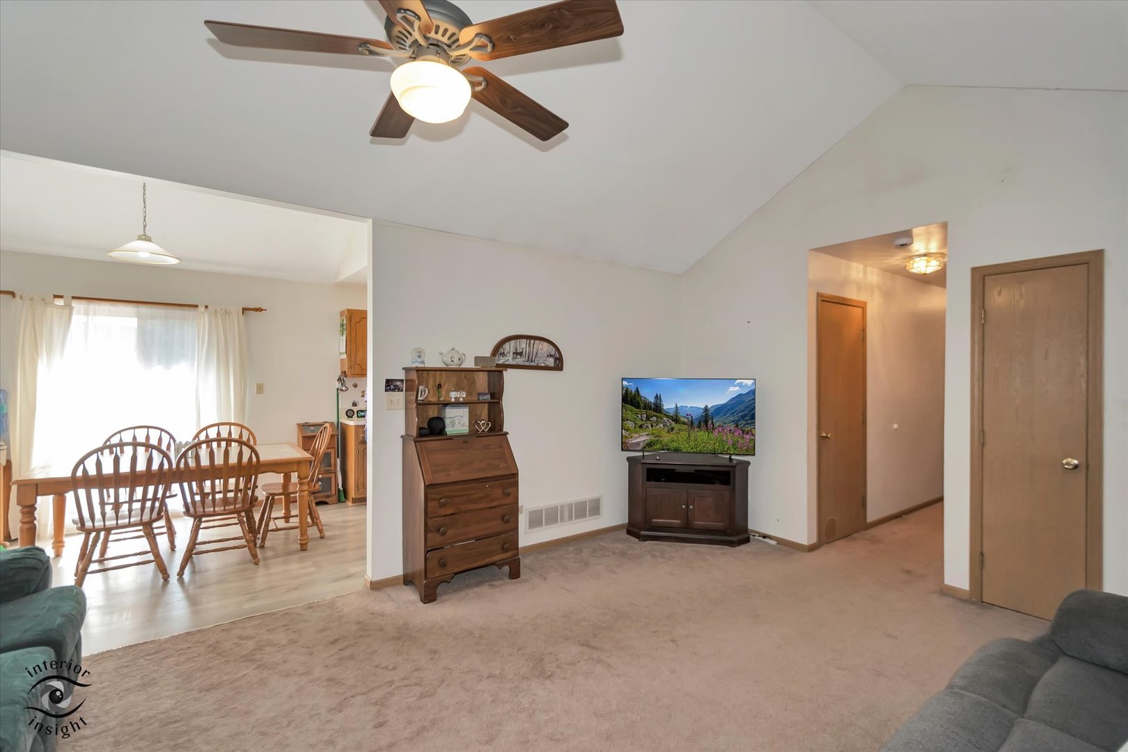 930 Meadowbrook Road Elwood, IL 60421 - Photo 6 of 25 a view of livingroom with furniture