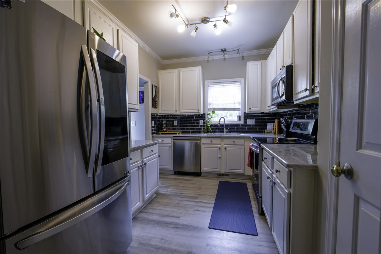 2523 Trout Stream Drive Raleigh, NC 27604 - Photo 4 of 23 Kitchen