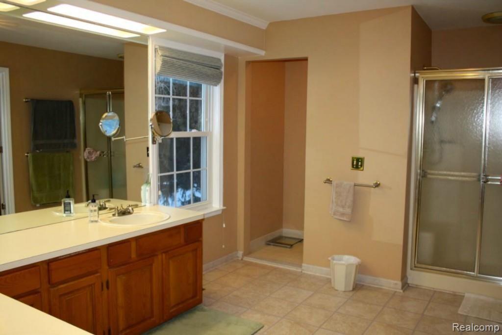 1700 North Fairview Lane Rochester, MI 48306 - Photo 17 of 26 Master Bath