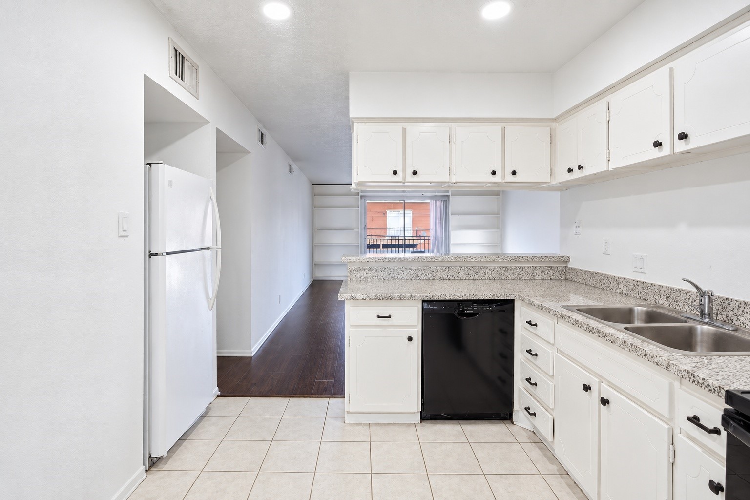 1901 South Voss Road, Unit 33 Houston, TX 77057 - Photo 8 of 19 All kitchen appliances are included!