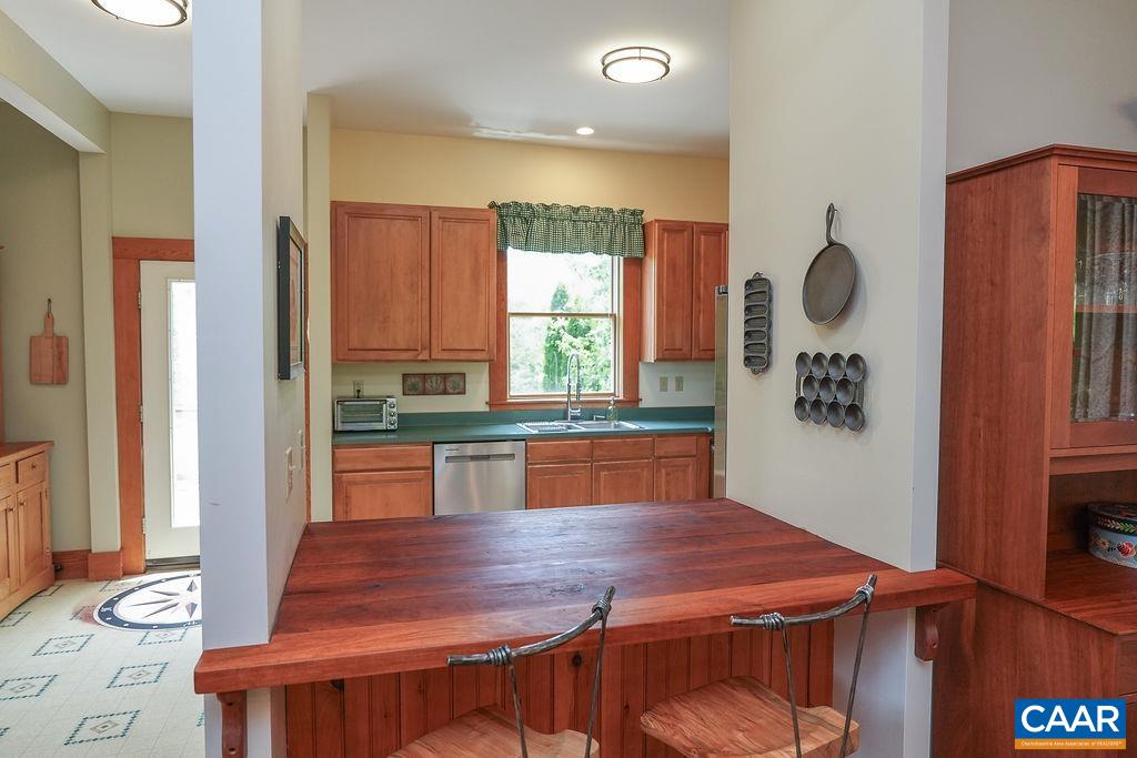 5362 Break Heart Road Crozet, VA 22932 - Photo 17 of 71 breakfast bar