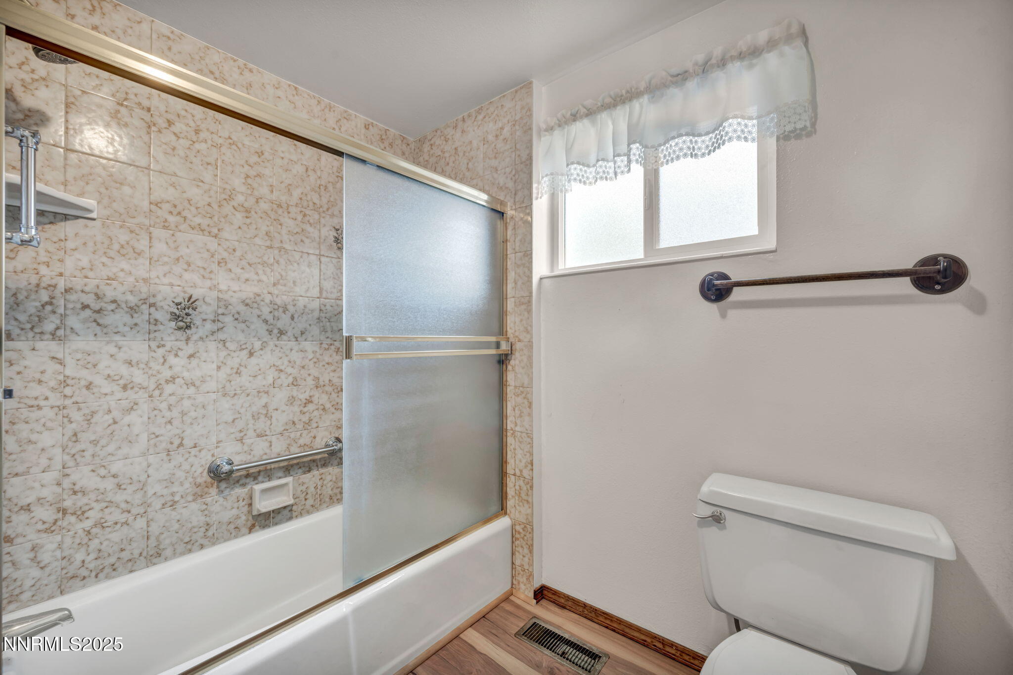 3370 Shawnee Circle Reno, NV 89502 - Photo 24 of 78 a bathroom with a granite countertop window a toilet and a bathtub