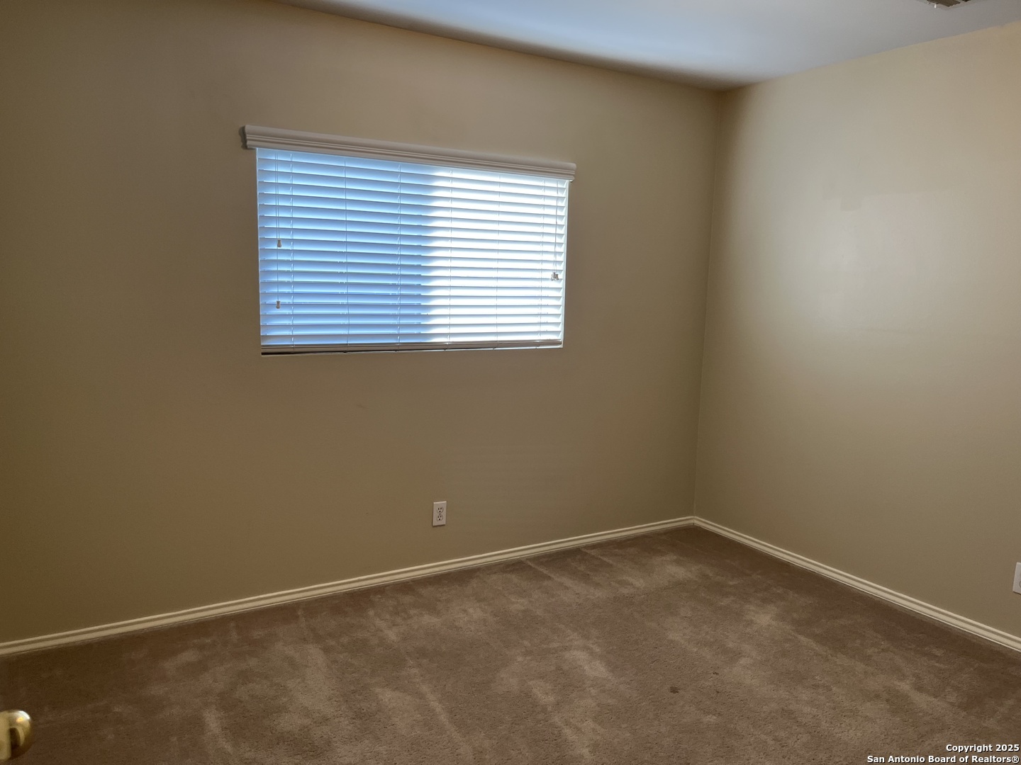8011 Rio NIEBLA San Antonio, TX 78249 - Photo 13 of 18 an empty room with a window
