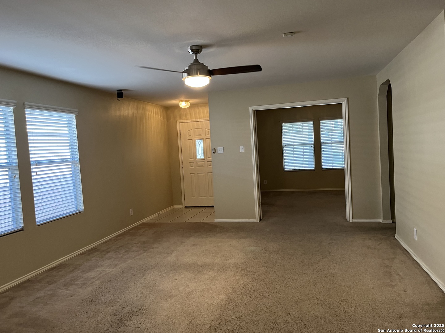 8011 Rio NIEBLA San Antonio, TX 78249 - Photo 5 of 18 a view of an empty room with a window