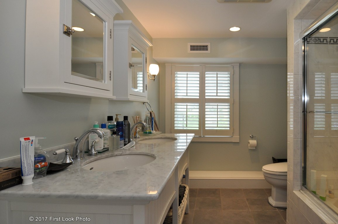 11 Shore Road Narragansett, RI 02882 - Photo 12 of 39