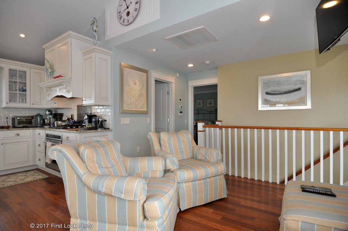11 Shore Road Narragansett, RI 02882 - Photo 20 of 39