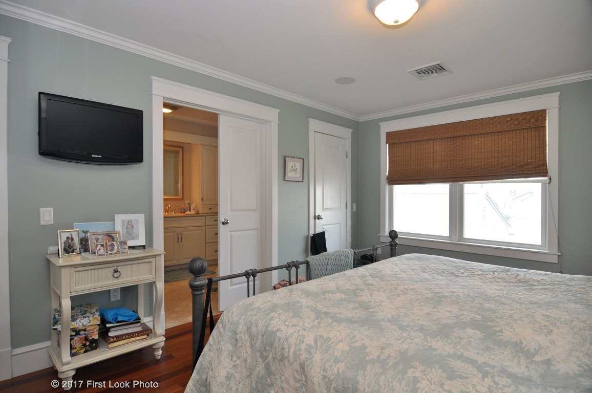 11 Shore Road Narragansett, RI 02882 - Photo 23 of 39