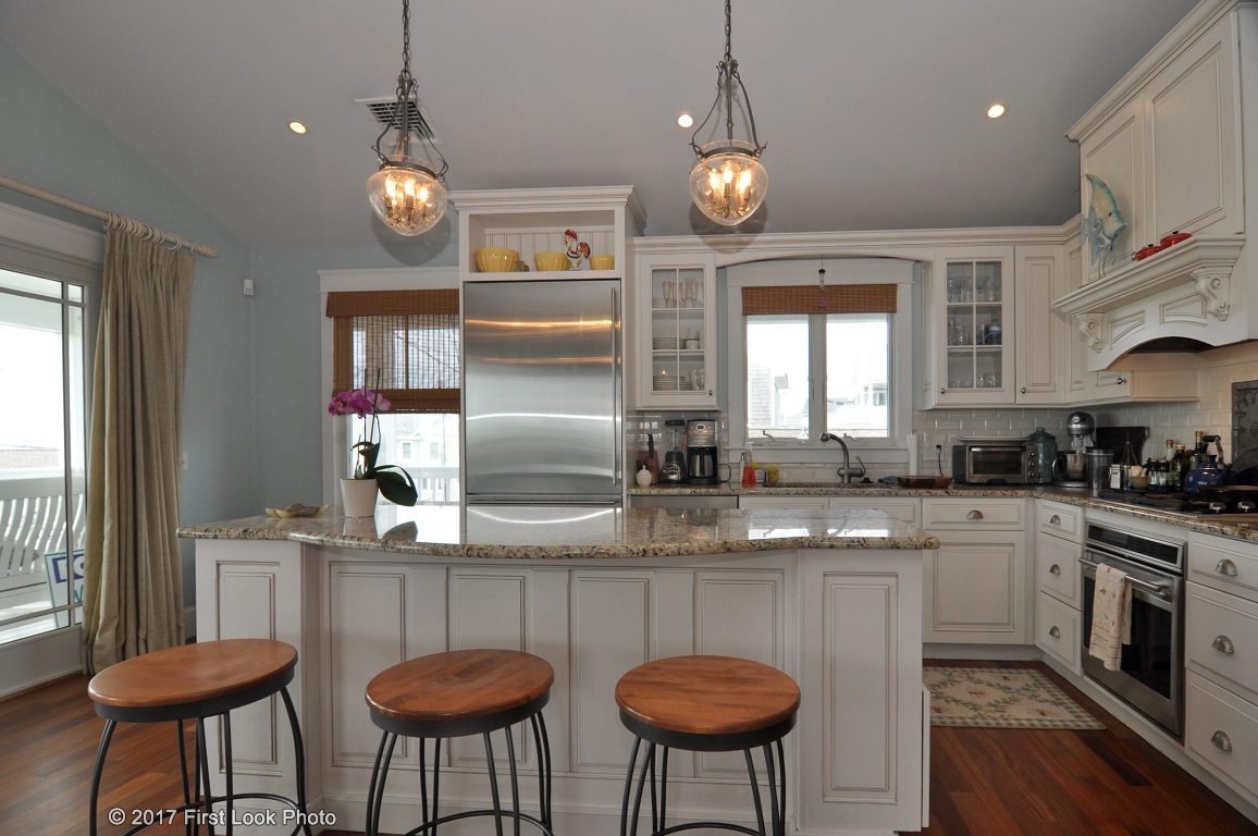 11 Shore Road Narragansett, RI 02882 - Photo 6 of 39