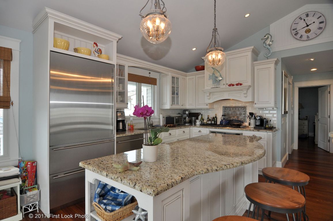 11 Shore Road Narragansett, RI 02882 - Photo 8 of 39