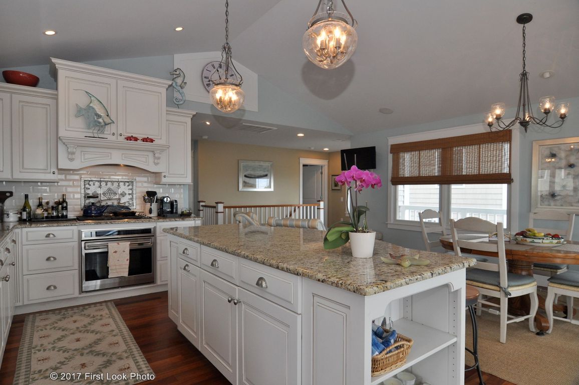 11 Shore Road Narragansett, RI 02882 - Photo 9 of 39