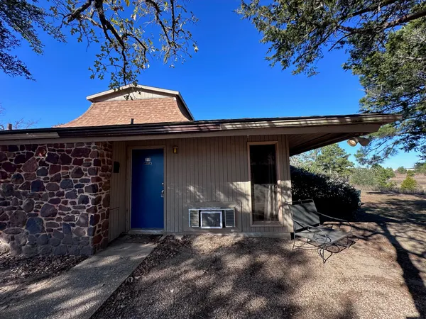 $1,100 | 126 Conference Drive, Unit 211, Bastrop, TX 78602
