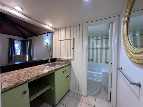 $1,100 | 126 Conference Drive, Unit 211, Bastrop, TX 78602