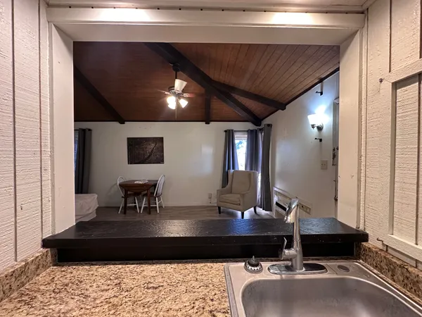 $1,100 | 126 Conference Drive, Unit 211, Bastrop, TX 78602