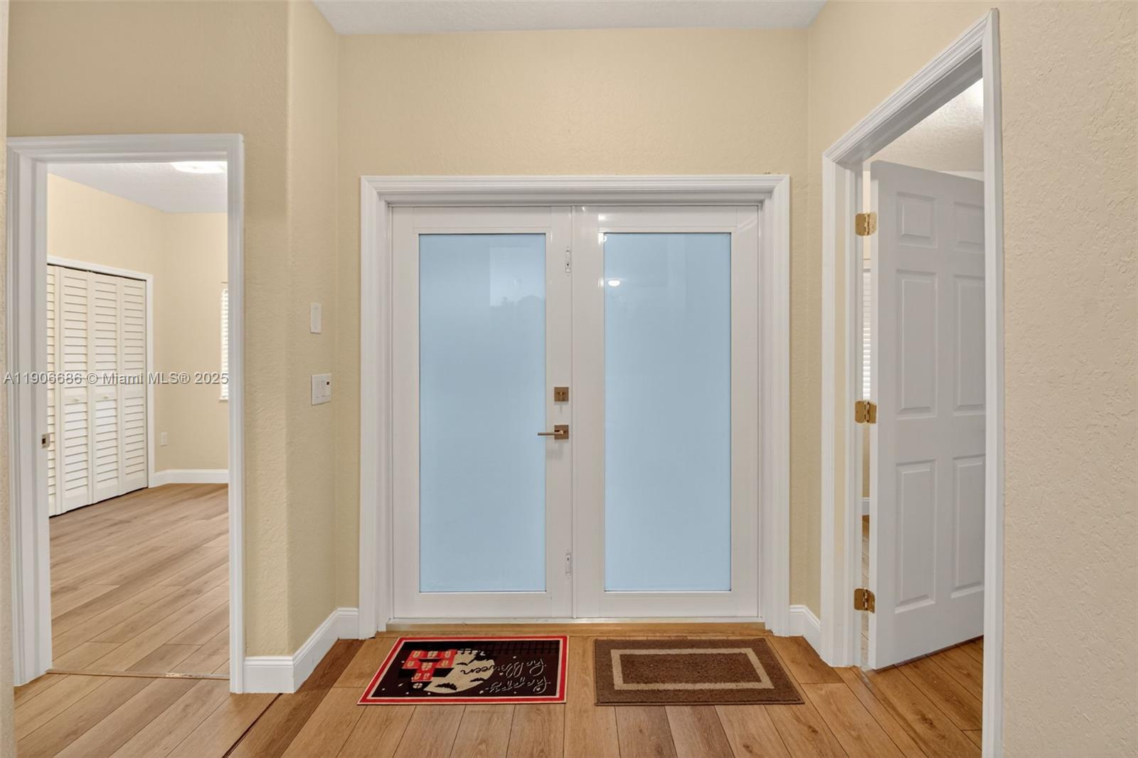 5302 Southwest 164th Place Miami, FL 33185 - Photo 7 of 43