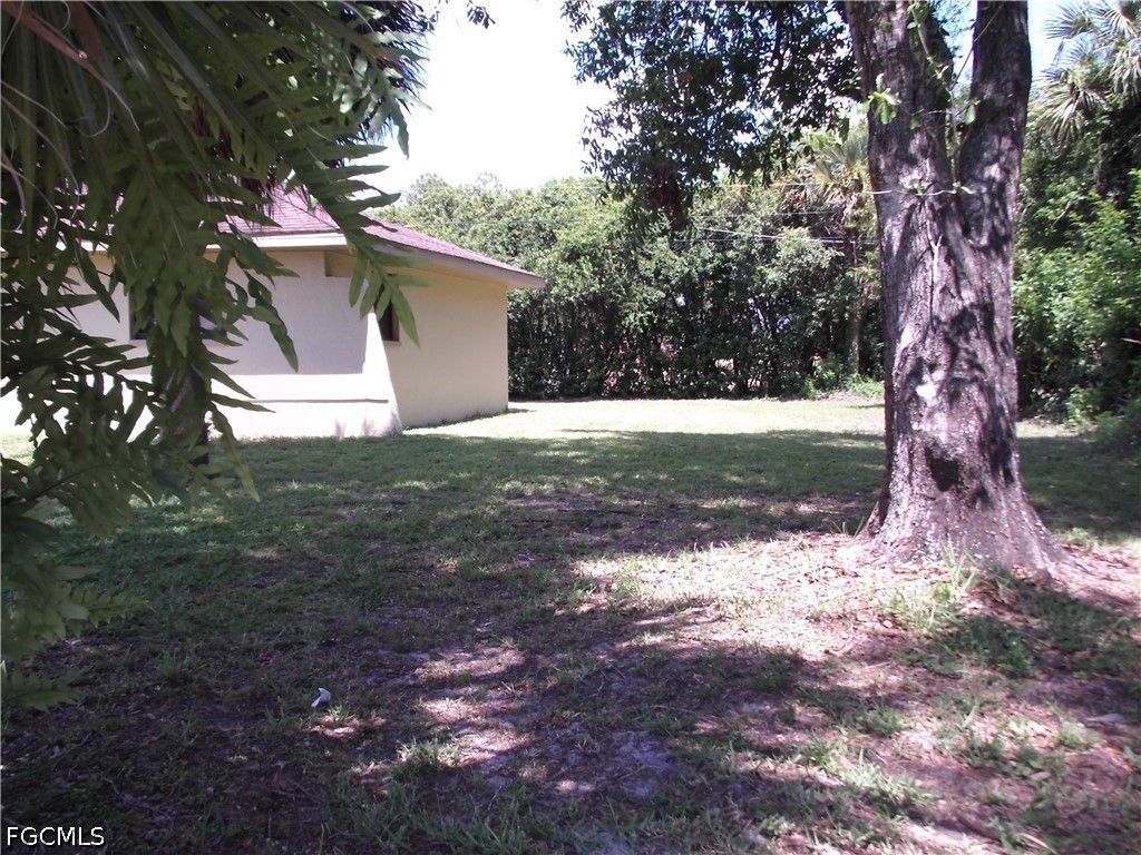 426 Hamilton Avenue Lehigh Acres, FL 33972 - Photo 2 of 18