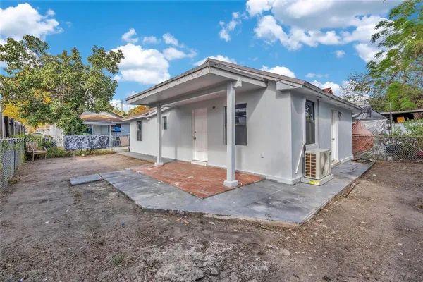 $2,450 | 2428 Northwest 28th Street, Miami, FL 33142