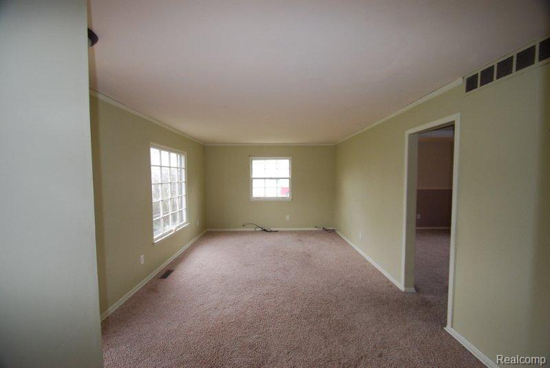 1130 Avon Manor Road Rochester, MI 48307 - Photo 4 of 14 DSC_0208