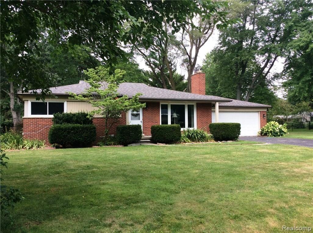 28369 Westerleigh Road Farmington, MI 48334 - Photo 2 of 16 Front Yard