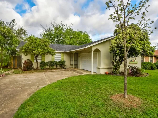 a view of a house with a yard and tree