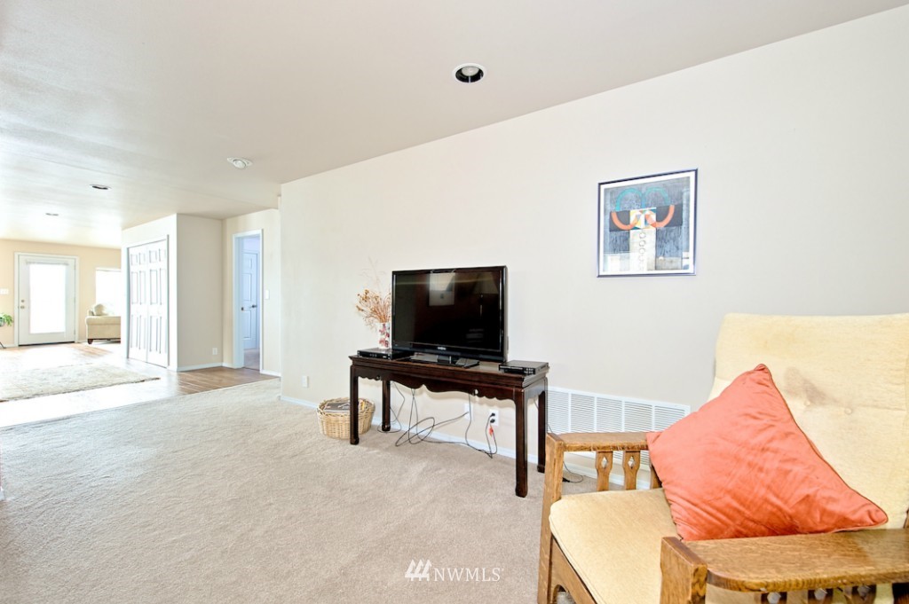 17942 Cobahud Road La Conner, WA 98257 - Photo 17 of 25 Gallery Image 17