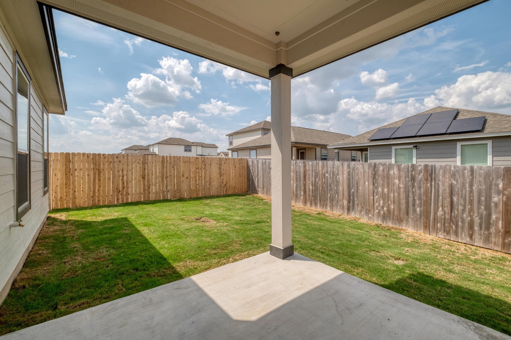 280 Feathers Street Jarrell, TX 76537 - Photo 25 of 28 a backyard of a house