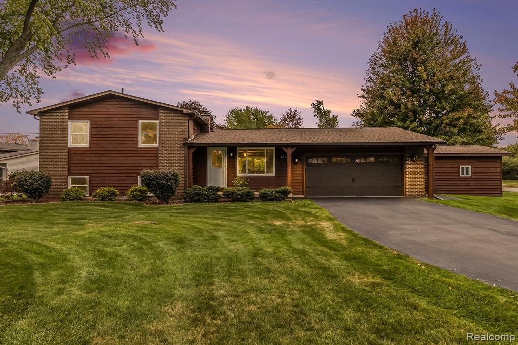 2438 Grove Park Road Fenton, MI 48430 - Photo 5 of 46