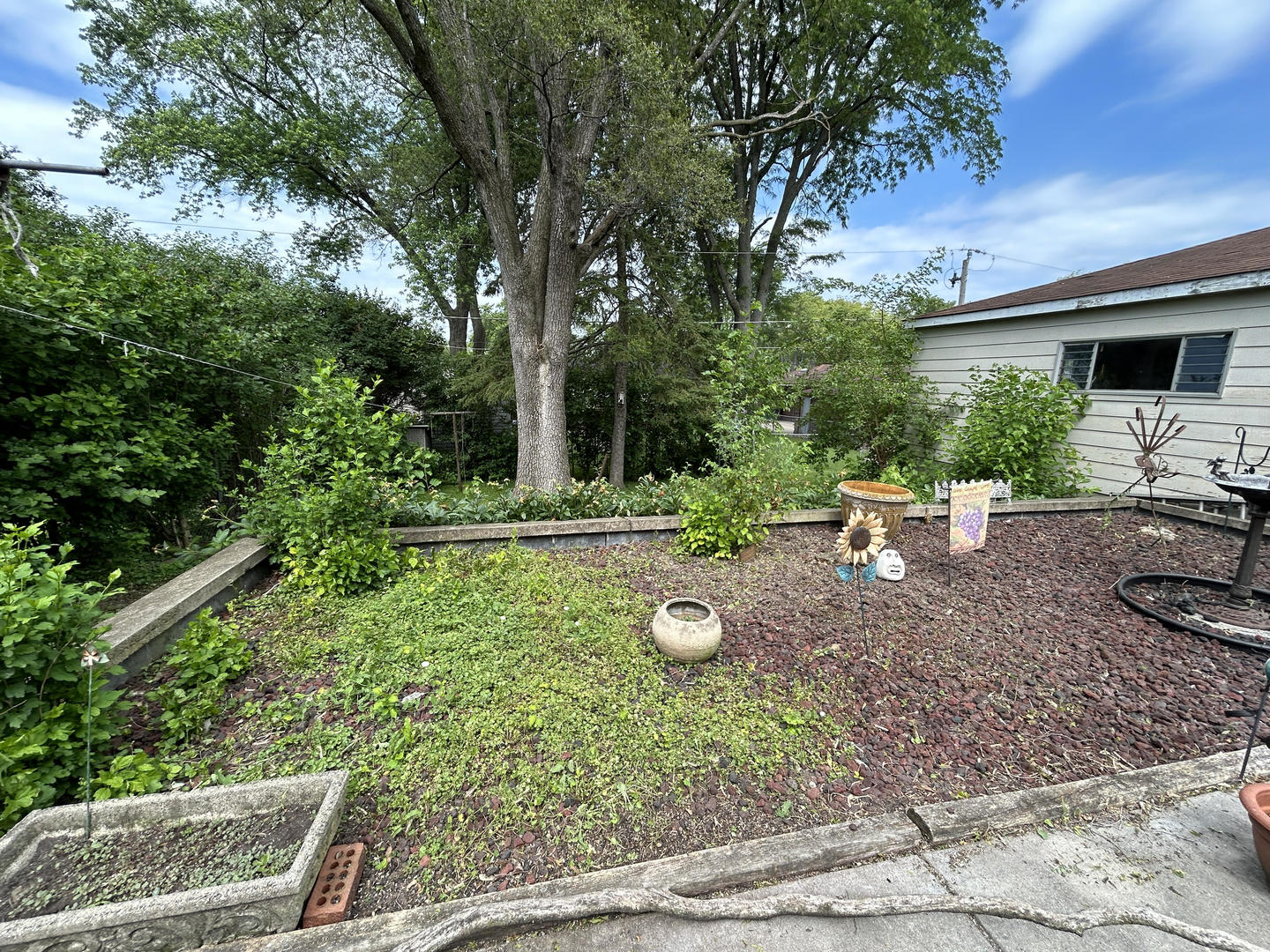 328 Raupp Boulevard Buffalo Grove, IL 60089 - Photo 18 of 22 a view of a backyard with sitting area