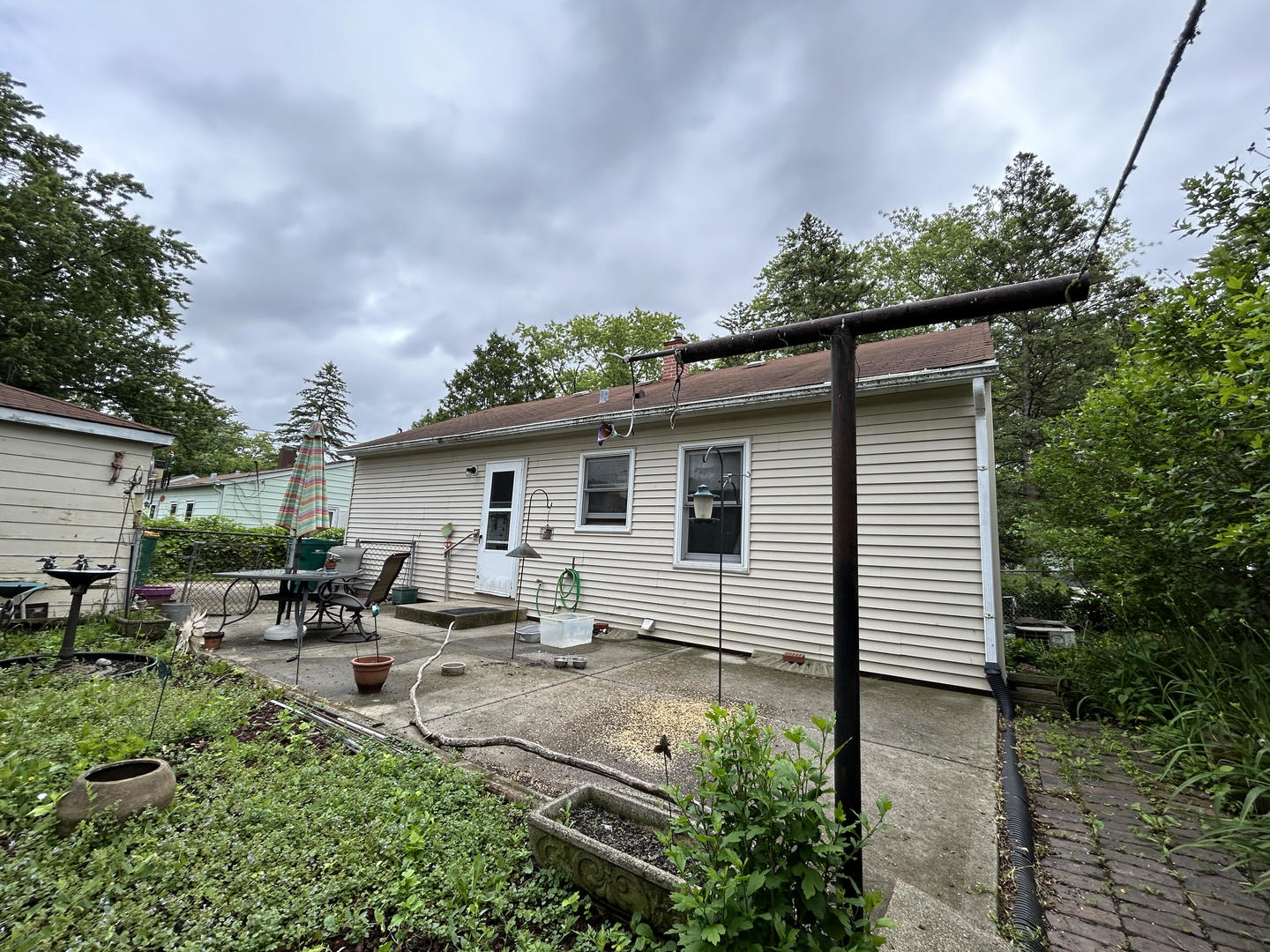 328 Raupp Boulevard Buffalo Grove, IL 60089 - Photo 22 of 22 a backyard of a house with table and chairs