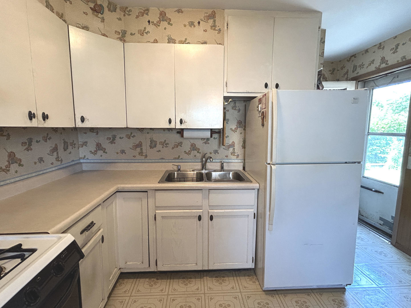 328 Raupp Boulevard Buffalo Grove, IL 60089 - Photo 4 of 22 a kitchen with a sink a refrigerator and a stove top oven