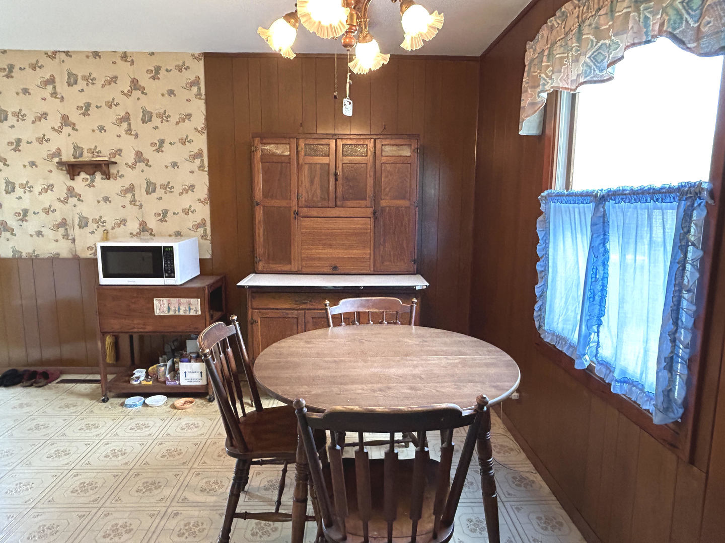 328 Raupp Boulevard Buffalo Grove, IL 60089 - Photo 5 of 22 a view of a dining room with furniture and chandelier
