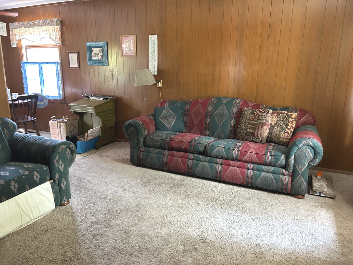 328 Raupp Boulevard Buffalo Grove, IL 60089 - Photo 7 of 22 a living room with furniture and painting on the wall