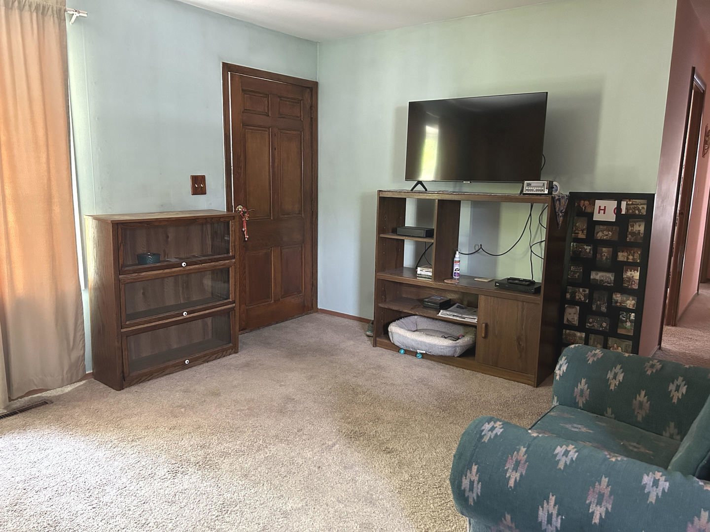 328 Raupp Boulevard Buffalo Grove, IL 60089 - Photo 8 of 22 a room with furniture and a flat screen tv