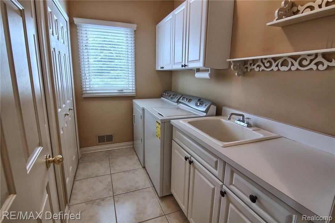 3960 Elk Drive Rochester, MI 48306 - Photo 8 of 27 Laundry_Room.jpg