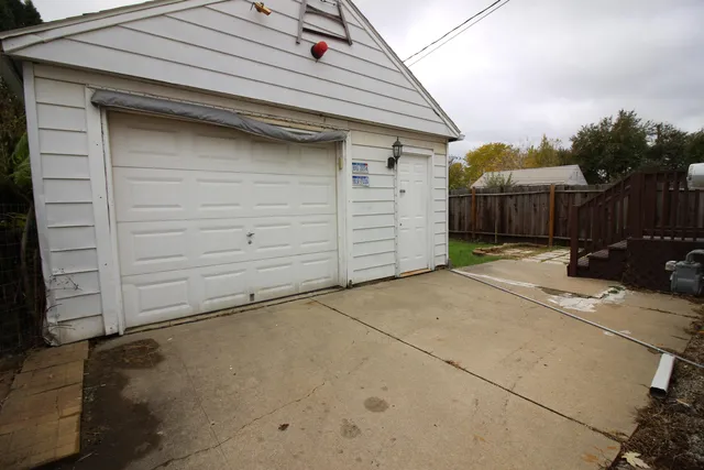 $150,000 | 1575 Philomene Boulevard, Lincoln Park, MI 48146