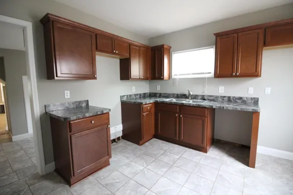 $130,000 | 1575 Philomene Boulevard, Lincoln Park, MI 48146