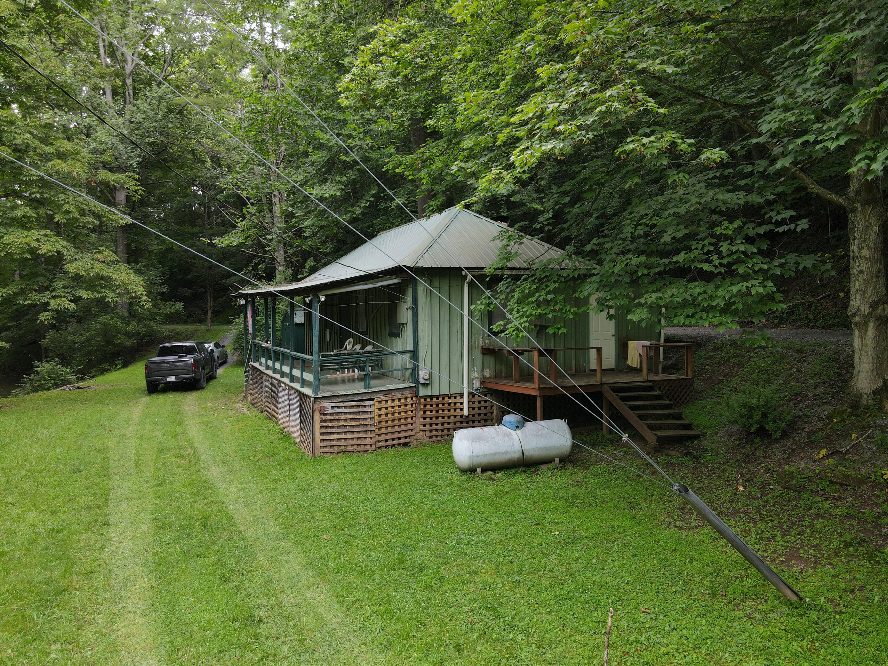 1370 McClung Road Ronceverte, WV 24970 - Photo 4 of 38 Gallery Image 4